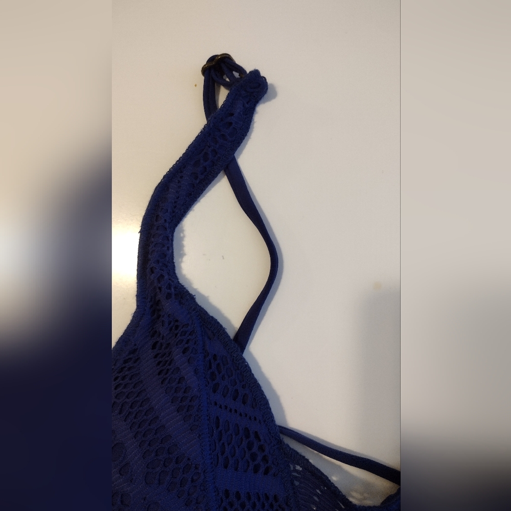 🆕 Becca  swim top - Picture 2 of 7